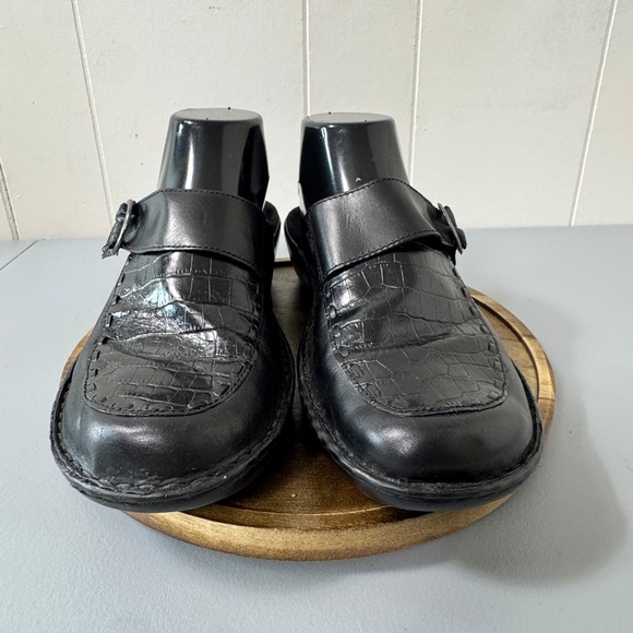 Clarks Black Leather Mules Clogs Crocodile Embossed Buckle Accent Womens Size 8M - Picture 2 of 12